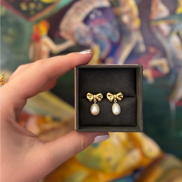 Elegant Gold and Pearl Bow Earrings - Picture 1 of 2